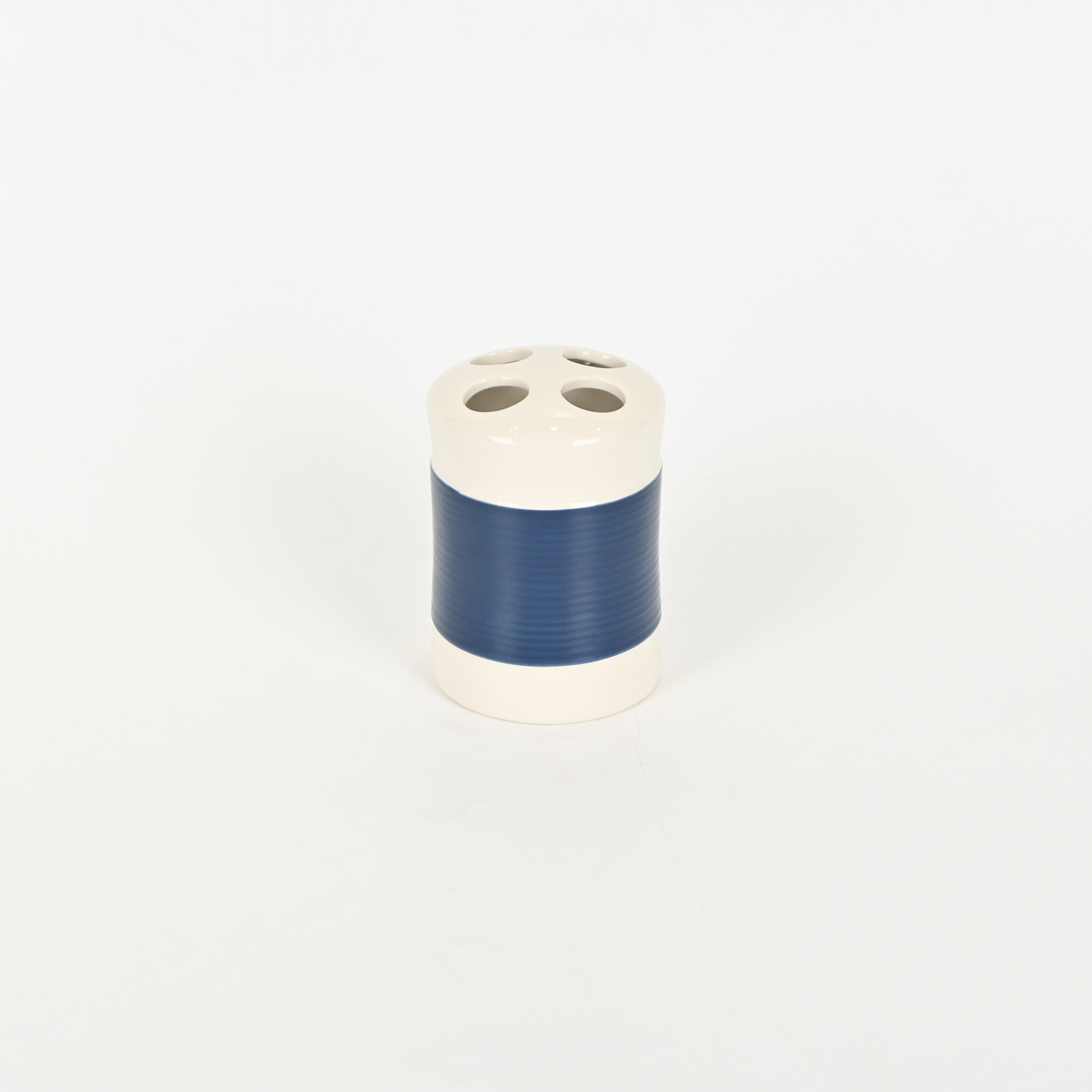 Thread Embossed Toothbrush Holder