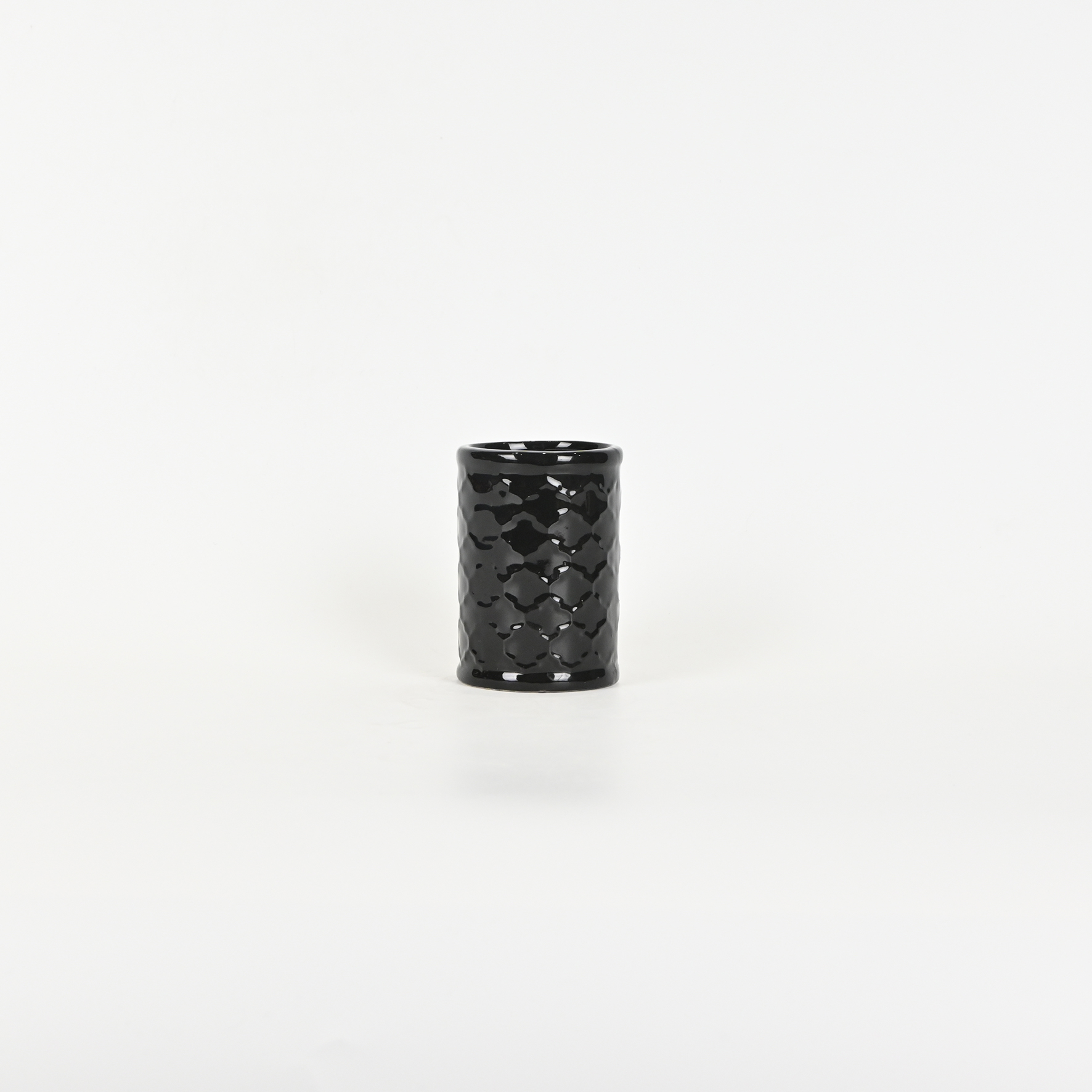 Geometric Embossed Mouthwash Cup-black