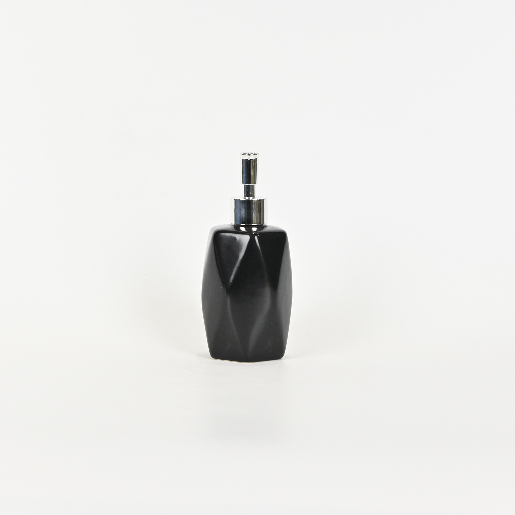 Geometric Embossed Lotion Bottle-black