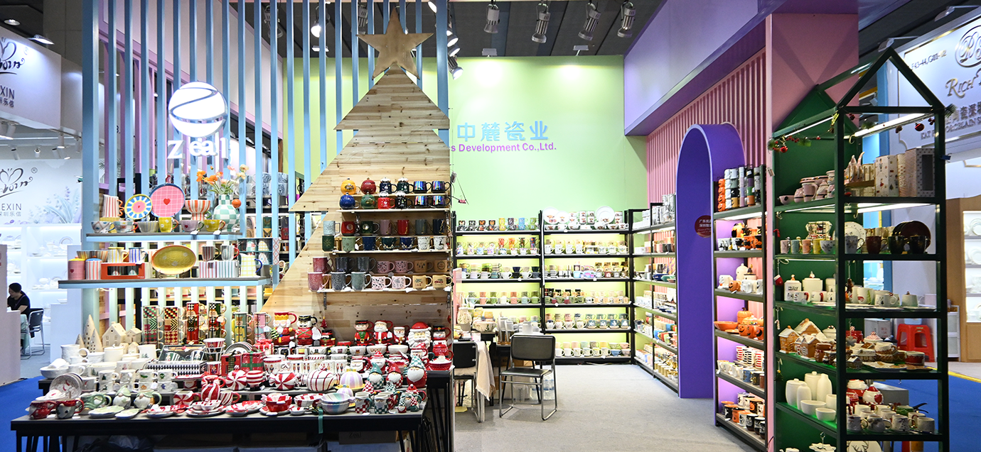 With Oriental porcelain, make friends with the world, and look forward to meeting you offline.